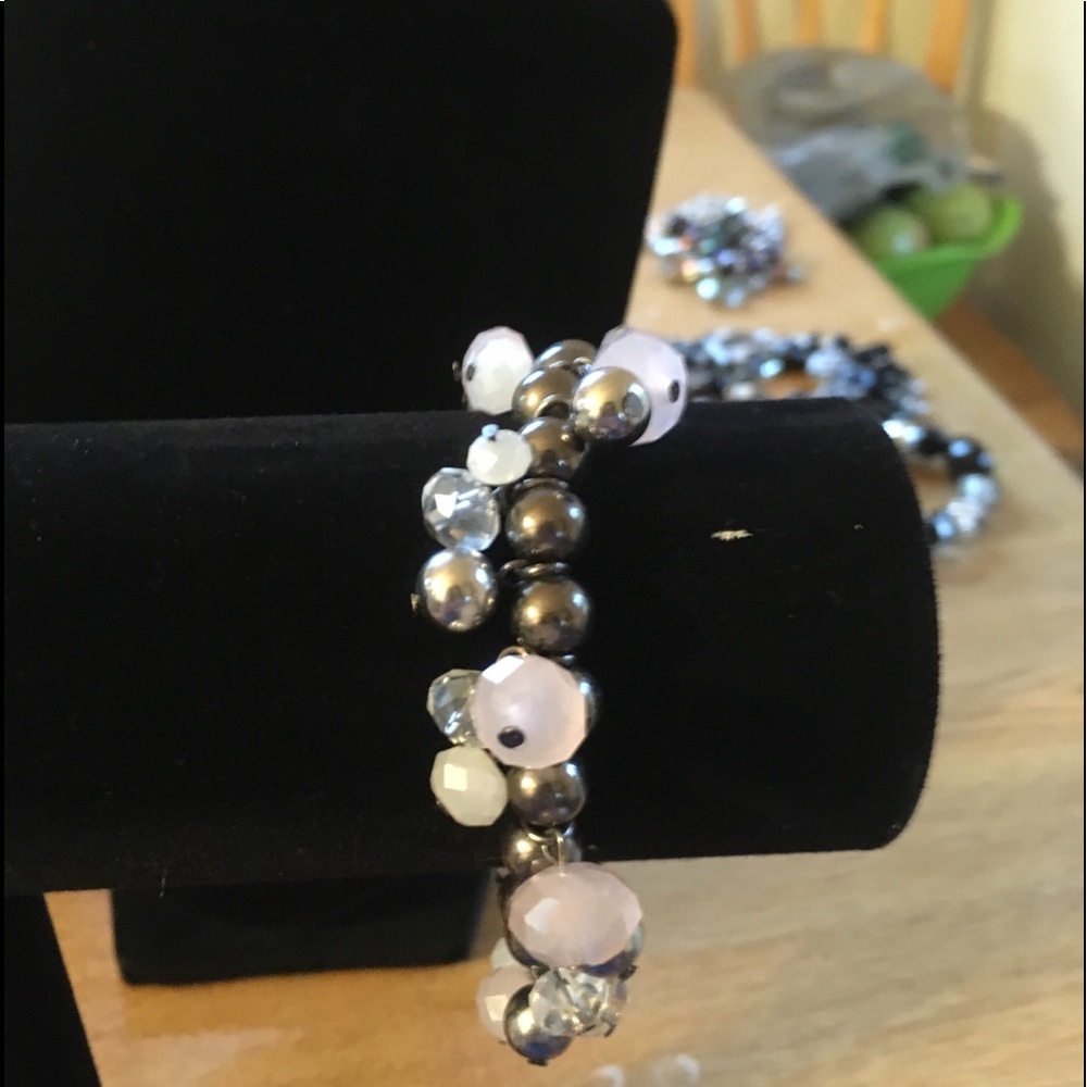 Bracelets - Picture 2 of 6